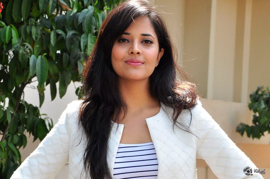 Anasuya-at-Kshanam-Movie-Release-Press-Meet